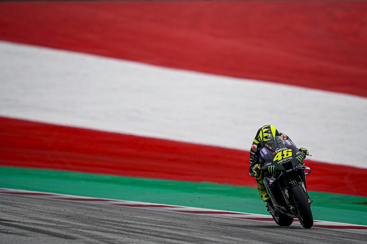 Valentino Rossi ficou duas posições atrás, em 13º