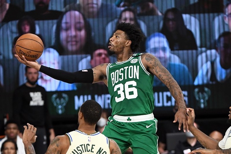 Principal nome do Boston Celtics na derrota para o Milwaukee Bucks, o ala-armador Marcus Smart foi o cestinha da equipe, com 23 pontos. Smart, que começou o jogo no banco de reservas, ainda pegou quatro rebotes e converteu sete dos 11 arremessos de quadra (melhor aproveitamento do time de Massachusetts)