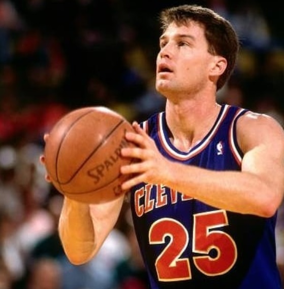 6 - MARK PRICE: Até a chegada de LeBron James no Cleveland Cavaliers, Price era o melhor jogador de todos os tempos da franquia de Ohio. Armador, ele tinha um dos arremessos mais certeiros da liga e encerrou a carreira com aproveitamentos de 47.2% dos arremessos, 90.4% dos lances livres e 40.2% em três pontos