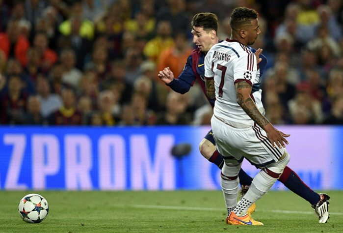 Na Champions League, o Barcelona derrotou o Bayern de Munique por 3 a 0 com um atuação de gala de Messi. O argentino marcou dois gols, e o segundo foi uma pintura, entortando o zagueiro Boateng.