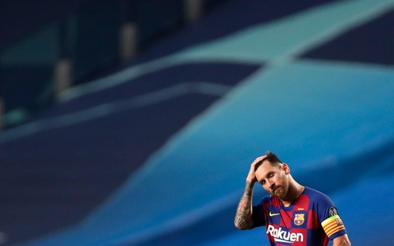 ESQUENTOU – Lionel Messi largou suas férias e se encontrou com o novo técnico do Barcelona, Ronald Koeman, nesta quinta-feira. De acordo com informações da rádio "RAC1", da Catalunha, o jogador argentino teria dito que "se vê mais fora do que dentro" do clube catalão.