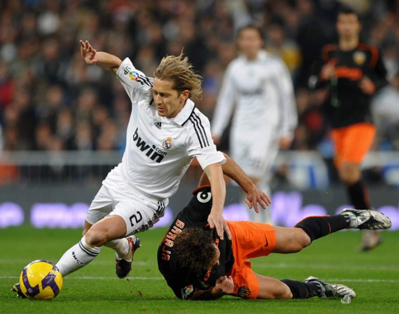 Michel Salgado - Defendendo as cores do Real Madrid, o lateral-direito Michel Salgado atuou em 341 jogos ao lado de Casillas.