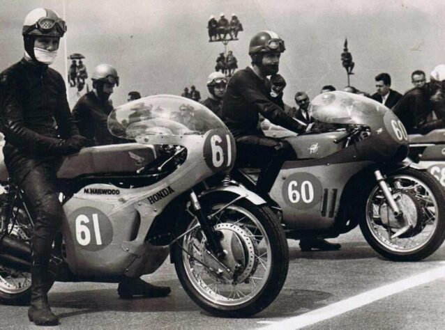 Em 1966, Mike Hailwood venceu o Gp de Ulster para vencer seu primeiro título nas 350cc 