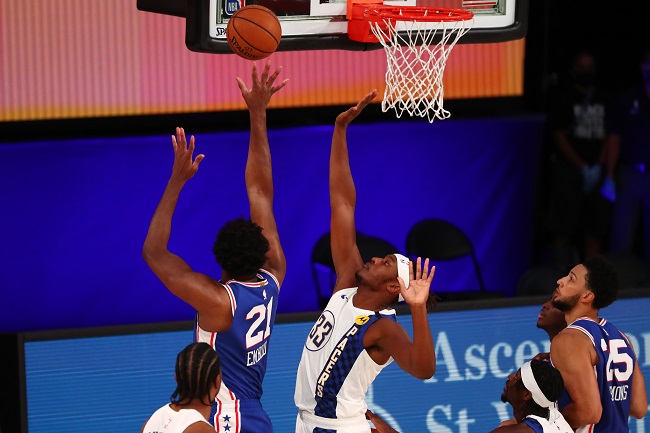 O pivô Myles Turner (Indiana Pacers) sofreu com o camaronês Joel Embiid (Philadelphia 76ers). Após cometer duas faltas logo no começo, Turner ficou pendurado o jogo todo e terminou eliminado com seis infrações em 20 minutos. Ficou com nove pontos, dois rebotes e dois bloqueios no embate