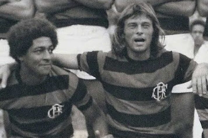 Identificado com o clube, o atacante argentino chegou a ser o principal ídolo da torcida na primeira metade da década de 70. Ele disputou 263 jogos na equipe rubro-negra entre 1969 e 1975.