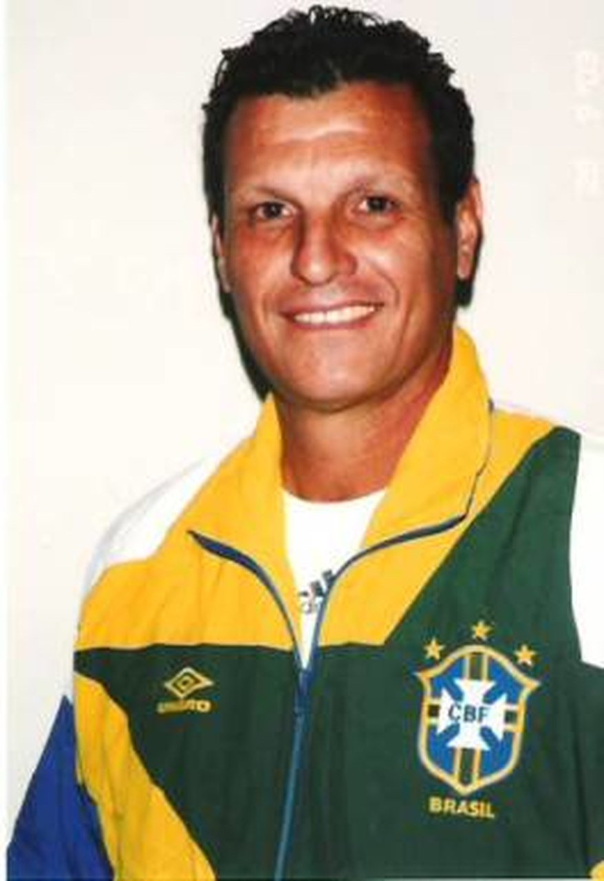 Nielsen - Goleiro da década de 1970. Destacou-se no Flamengo, mas tem passagem também pela Seleção Brasileira. Foi treinador na Copa de 1990, na Itália, quando trabalhou na preparação de Taffarel, Acácio e Zé Carlos.