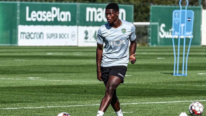 MORNO - O Real Madrid perguntou ao Sporting sobre o lateral esquerdo da equipe, Nuno Mendes, de acordo com o diário “Record”. A resposta que os Leões deram foi de que se os merengues quisessem o jovem de 18 anos, deveriam pagar a multa de rescisão contratual no valor de 45 milhões de euros (R$ 276 milhões).