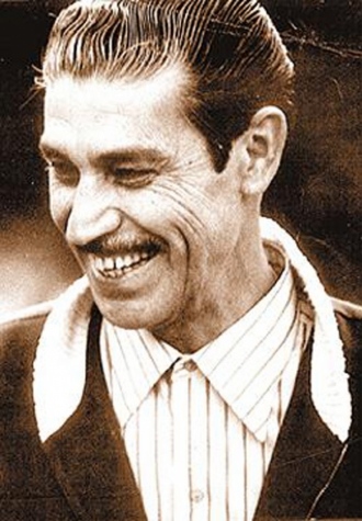 Oswaldo Brandão, que marcou época no Palmeiras durante a década de 50 e 60, possui sete títulos estaduais. São quatro no Verdão, dois no Corinthians e um pelo São Paulo.