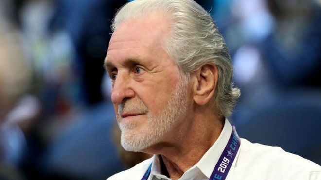 Pat Riley (8 votos) - Como técnico, Riley foi eleito o melhor em três temporadas e obteve cinco títulos. Como dirigente, o prêmio individual ainda não aconteceu, mas fez o Miami Heat ser campeão em duas oportunidades, levando o time da Flórida para quatro finais consecutivas. Na atual campanha, o Heat é um dos melhores do Leste