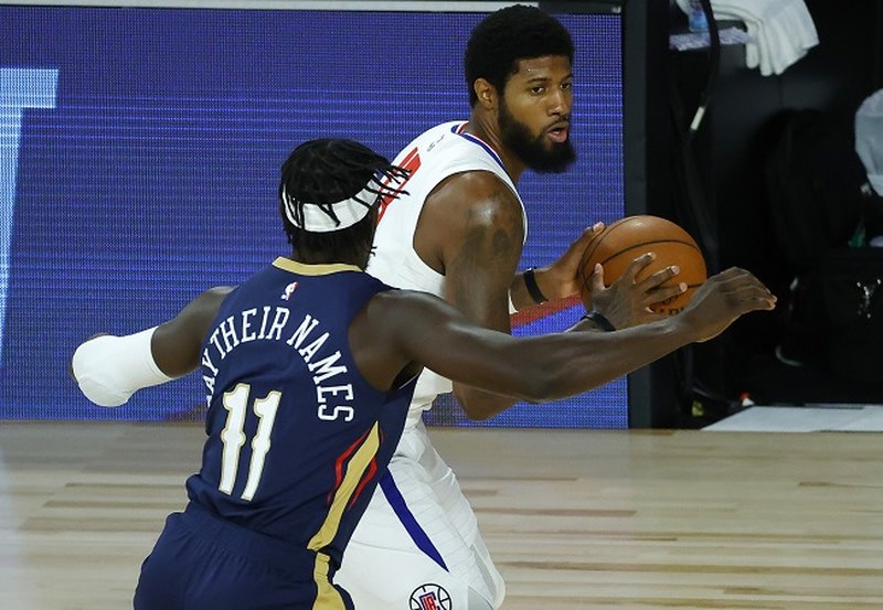 Paul George (Los Angeles Clippers) foi o cestinha na vitória diante do New Orleans Pelicans, na noite de sábado. George acertou oito arremessos (todos de três) em 17 tentativas para somar 28 pontos e três roubadas. Na derrota para o Los Angeles Lakers, na última quinta-feira, ele anotou 30 pontos