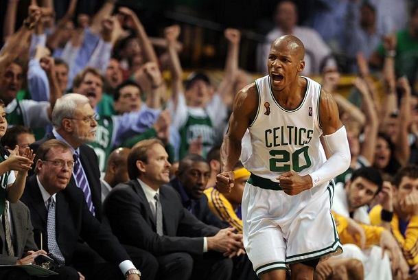 2 – RAY ALLEN: Bicampeão da liga por Boston Celtics e Miami Heat, Allen é o jogador com mais cestas de perímetro na história da NBA, com 2.973. Apesar de muito atlético e versátil, com múltiplas funcionalidades, o ala-armador se consagrou mesmo pela qualidade nos tiros de longa distância. A bola de três convertida na sexta partida das finais de 2013, levando o jogo para a prorrogação nos últimos segundos, que propiciou depois o título para o Miami Heat, é considerada por muitos o maior arremesso de três da história