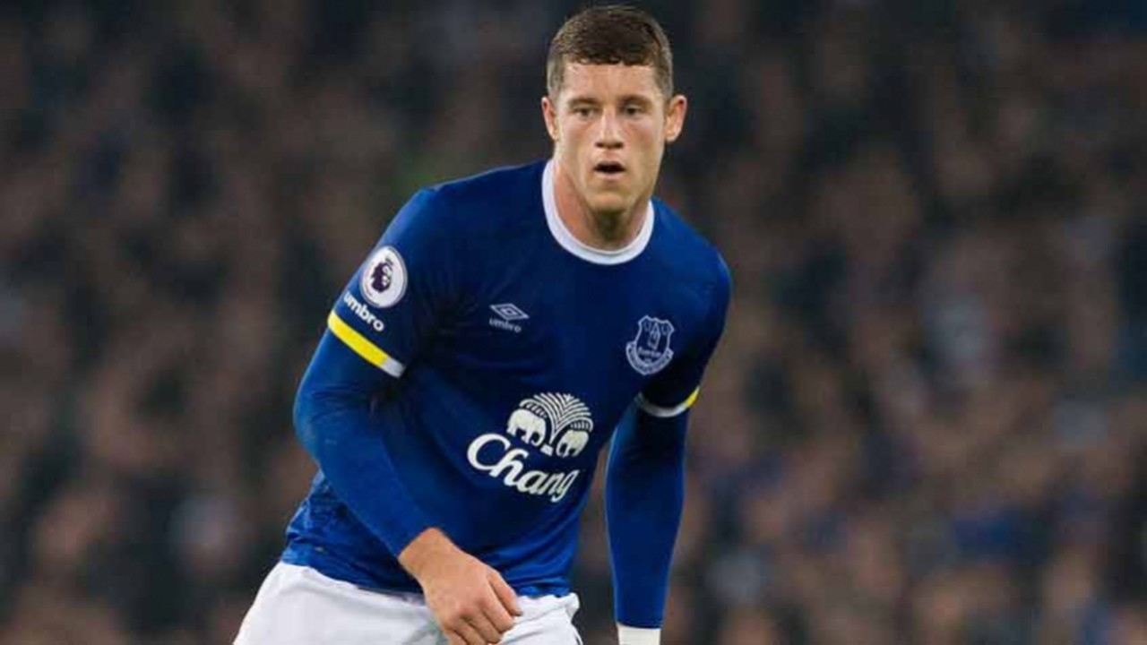 FECHADO - O Aston Villa anunciou a chegada do meio-campista Ross Barkley, que assinou um contrato de empréstimo com o time de Birmingham por uma temporada. Sem oportunidades como titular na equipe de Frank Lampard, o inglês irá se juntar a Jack Grealish com o objetivo de fazer uma campanha mais tranquila do que na última temporada.