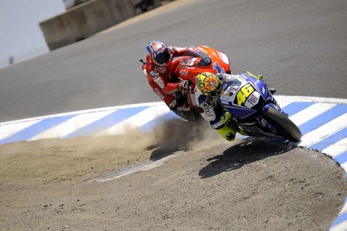 Casey Stoner e Valentino Rossi protagonizaram uma das brigas mais icônicas da MotoGP em Laguna Seca, em 2008