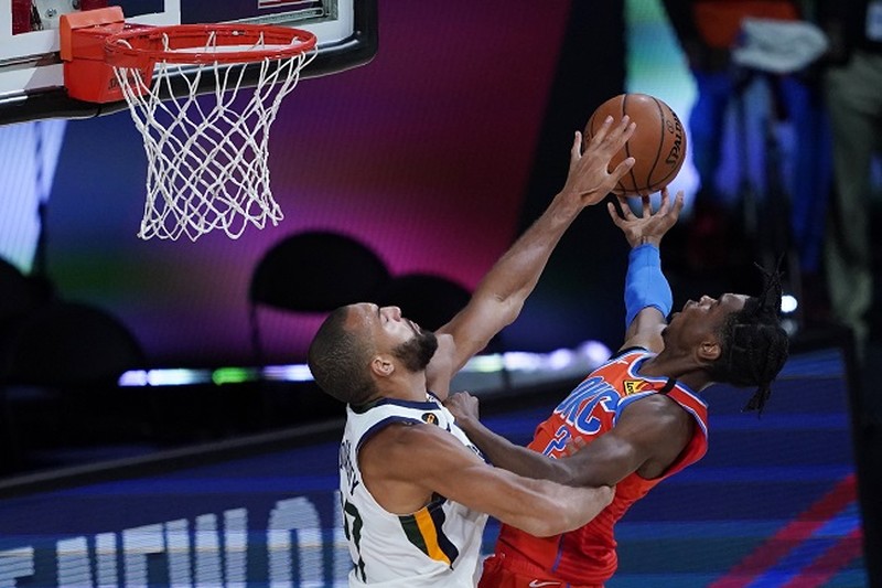 Defensor do ano - Rudy Gobert, eleito o melhor das últimas duas temporadas, não recebeu nenhum dos 31 votos para a premiação em 2019-20. Talvez, pelo novo estilo de jogo do Utah Jazz, mas também pelas grandes atuações defensivas de Ben Simmons, Giannis Antetokounmpo e Anthony Davis, os três mais votados