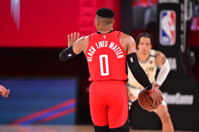 Responsável por virar o jogo no fim, o astro Russell Westbrook (Houston Rockets) obteve 31 pontos, oito assistências, seis rebotes, além de cinco desperdícios de bola no triunfo sobre o Milwaukee Bucks por 120 a 116. Westbrook também fez 31 pontos na vitória sobre o Dallas Mavericks, na última sexta-feira