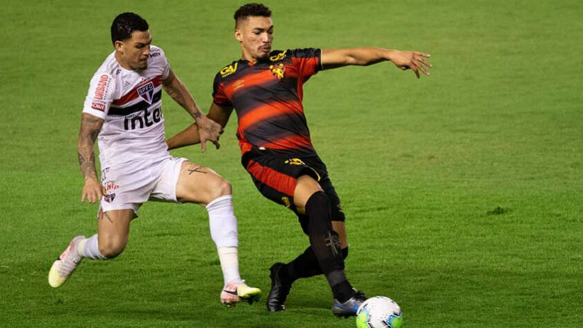 SPORT - SOBE: DESTAQUES DEFENSIVOS - O goleiro Mailson, apesar de ter levado gol do Pablo no início. fez ao menos duas grandes defesas no decorrer da partida. Outros que se destacaram na equipe pernambucana foram o lateral-direito Patric e o zagueiro Adryelson. / DESCE: ATAQUE INOPERANTE - O time do Sport, apesar de ter dado certa pressão no egundo tempo, pecou demais na criação. O atacante Elton, pouco atuante e ineficaz quando apareceu, foi o destaque negativo. O lateral-esquerdo Sander cobrou bem uma falta e obrigou Tiago Volpi a trabalhar, mas foi mal na marcação e saiu no intervalo.