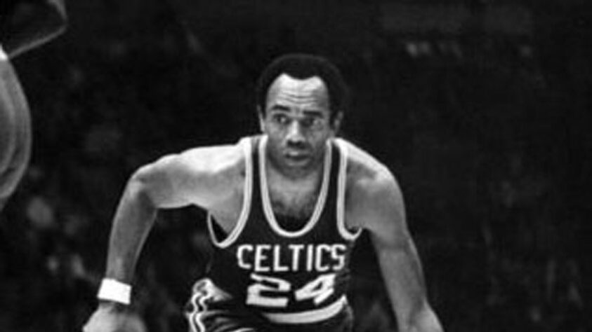 2- Sam Jones (dez títulos): Membro honorário da geração vitoriosa do Boston Celtics das décadas de 50 e 60, o decacampeão da NBA integra o Hall da Fama do basquete, registrando médias de 17.7 pontos, 4.9 rebotes e 2.5 assistências na carreira.