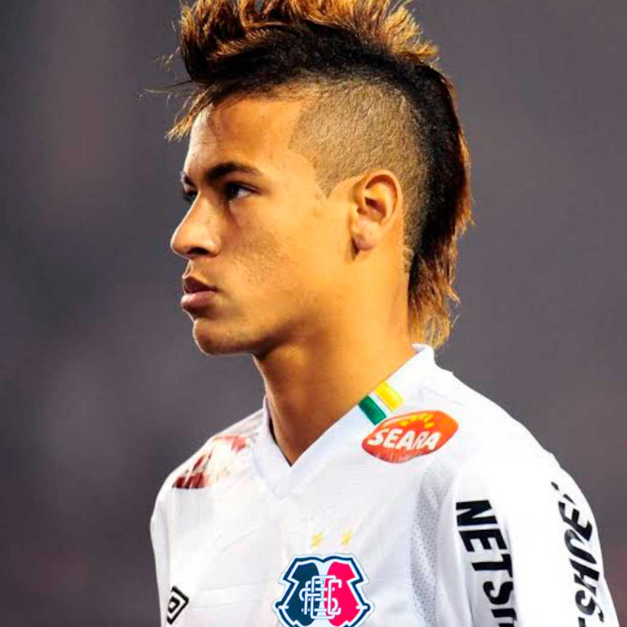 Neymar com a camisa do Santa Cruz