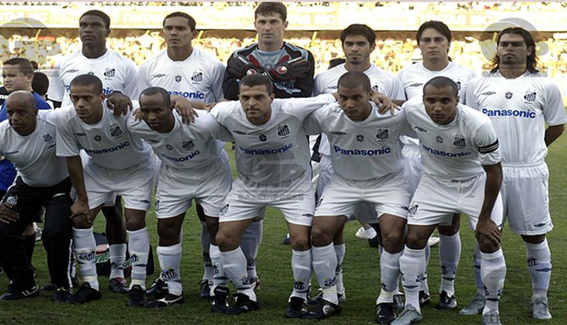 Santos - No mesmo ano, em 2005, o Santos também conquistou três vitórias consecutivas ao bater o Paysandu (4-1), Coritiba (2-3) e Athletico-PR (2-1). No fim do Campeonato, o Peixe terminou em décimo lugar com 59 pontos. 