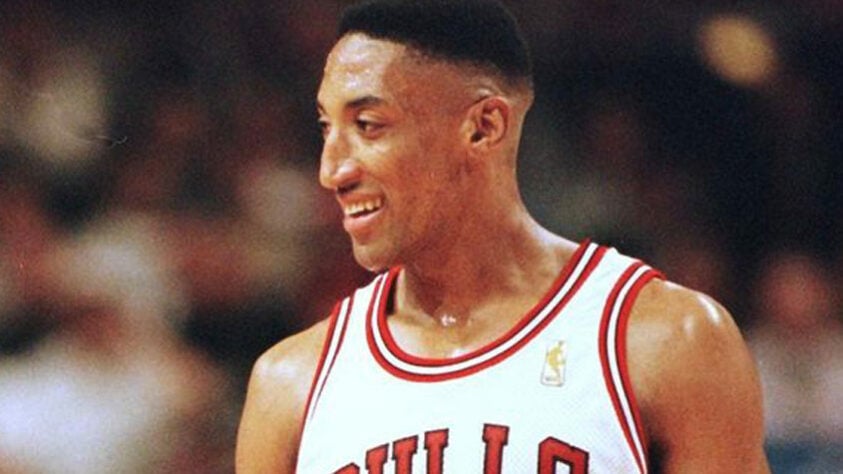 11- Scottie Pippen (seis títulos): O ala foi um dos protagonistas do hexacampeonato do Chicago Bulls nos anos 90. Embora muitos o coloquem como um “fiel escudeiro”, a verdade é que Michael Jordan não venceu um título sequer sem o camisa 33.
