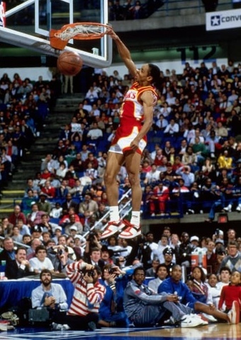 7 – SPUD WEBB (1,70m): Logo no seu ano de estreia na NBA, sagrou-se campeão do torneio de enterradas, sendo o jogador mais baixo a vencer o prêmio, superando seu companheiro de time, a lenda Dominique Wilkins. Porém, engana-se quem pensa que Webb teve destaque apenas por sua habilidade nas jogadas de efeito. Em 1991-92, o então armador do Sacramento Kings teve médias de 16.0 pontos, 7.1 assistências e 1.6 roubos de bola, em 77 jogos disputados