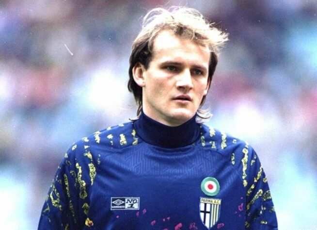 O futebol italiano é pródigo em momentos nos quais problemas financeiros causaram impacto dentro de campo. Clube que Taffarel (foto) defendeu, o Parma começou a ficar em situação complicada em 2004. Com a falência da Parmalat, o Parma trocou seu nome de  Parma Associazione Calcio para Parma Football Club e evitou o descenso.