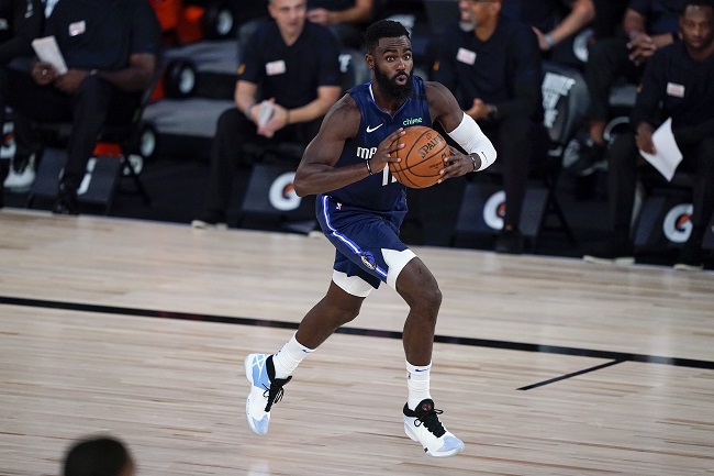 Depois de fazer 24 pontos na derrota para o Houston Rockets, o ala Tim Hardaway Jr. (Dallas Mavericks) saiu de quadra com apenas dois diante do Phoenix Suns, na noite de domingo. Hardaway Jr. errou 11 dos 12 arremessos e não acertou nenhuma das oito tentativas de três pontos