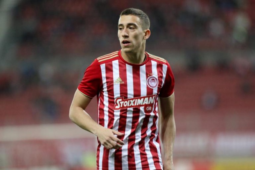 FECHADO - O Liverpool anunciou, na segunda-feira, a contratação de Kostas Tsimikas, lateral-esquerdo do Olympiakos. Apesar de não ter sido divulgado o tempo de contrato, a imprensa britânica estima que o vínculo do jogador com os Reds seja de cinco anos.