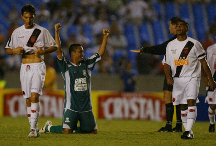 Romário busca seu gol mil. Mas foi o Gama que fez a festa no Maracanã na edição de 2007. Após empate em 2 a 2 no jogo de ida, o clube de Brasília venceu por 2 a 1 o confronto decisivo.