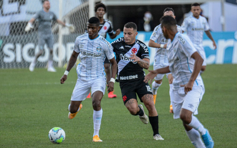 Em jogo com pouquíssimas chances de gol, no Estádio São Januário, pela quinta rodada do Campeonato Brasileiro, o Grêmio dominou o primeiro tempo, mas parou em grande atuação do goleiro vascaíno Fernando Miguel. O Vasco esboçou uma reação no fim, mas pouco incomodou o goleiro dos visitantes, Paulo Victor. Confira as notas do LANCE!