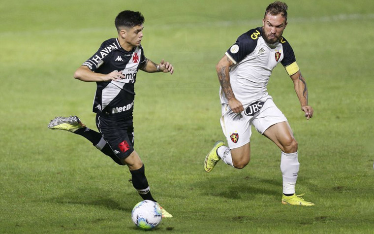 SPORT | SOBE - Mudança de postura. Apesar de ter voltado já com a desvantagem de dois gols no placar, o Sport mudou a postura no segundo tempo e conseguiu criar boas oportunidades no segundo tempo, acertando até mesmo a trave em uma bola parada jogada na área. / DESCE - O Sport fez um primeiro tempo muito ruim, sem conseguir criar chances claras de gol e dando espaço para o adversário jogar. Custou caro. 