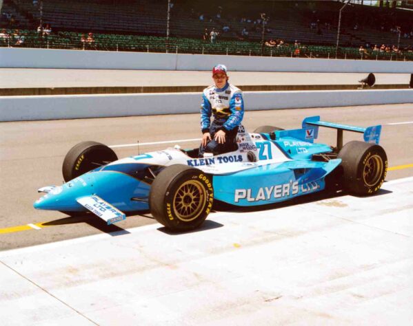 Antes do título mundial de 1997, Jacques Villeneuve venceu a Indy 500 de 1995. O piloto canadense também foi segundo colocado no ano anterior