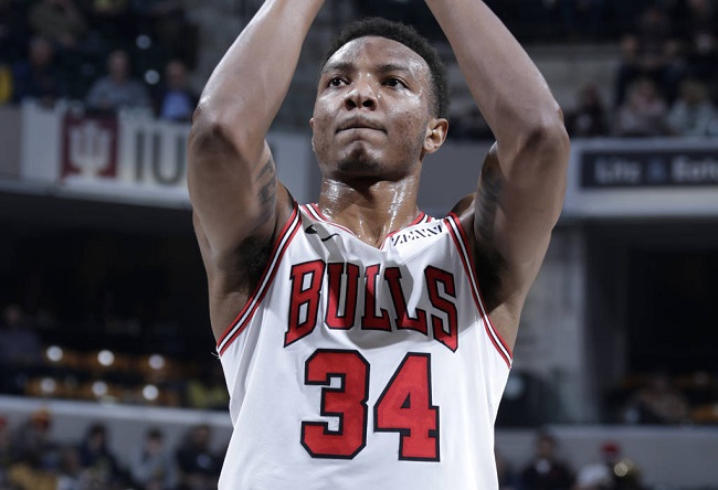 Wendell Carter na mira do mercado - Não é só Lauri Markkanen que outras equipes da NBA cobiçam: o repórter do Sun-Times apurou também que o pivô Wendell Carter Jr. está na mira de adversários do Chicago Bulls no mercado. Com histórico de lesões, a franquia teria dúvidas se o jogador de 21 anos é uma efetiva peça para o futuro do time.