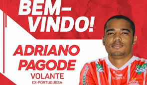 Campeão da Libertadores pelo Santos em 2011, o volante Adriano está no Imperatriz, do Maranhão. Em sua carreira, também atuou no Grêmio, Avaí e Goiás.
