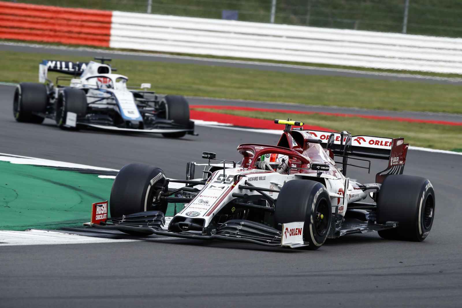 Apesar de andar à frente do companheiro Räikkönen, Giovinazzi teve atuação bastante apagada 