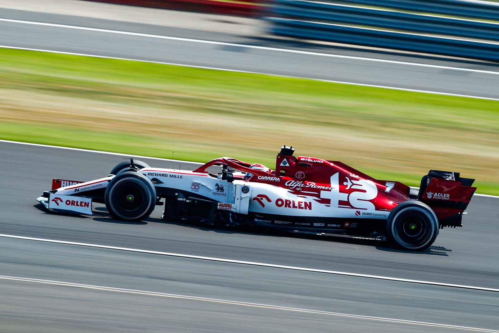 Kimi Räikkönen, de Alfa Romeo, fechou em 15º 