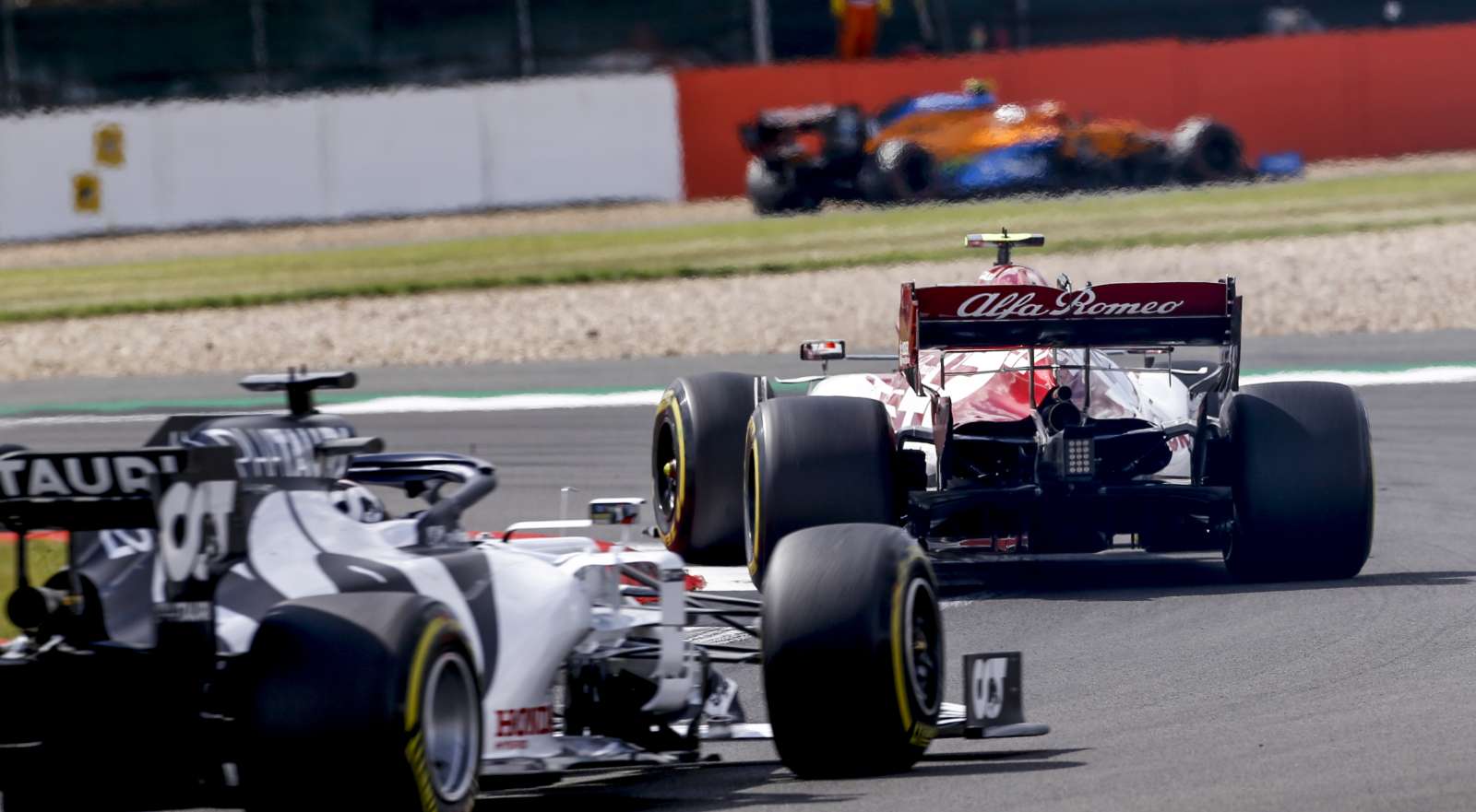 Antonio Giovinazzi, da Alfa Romeo, fechou em 13º