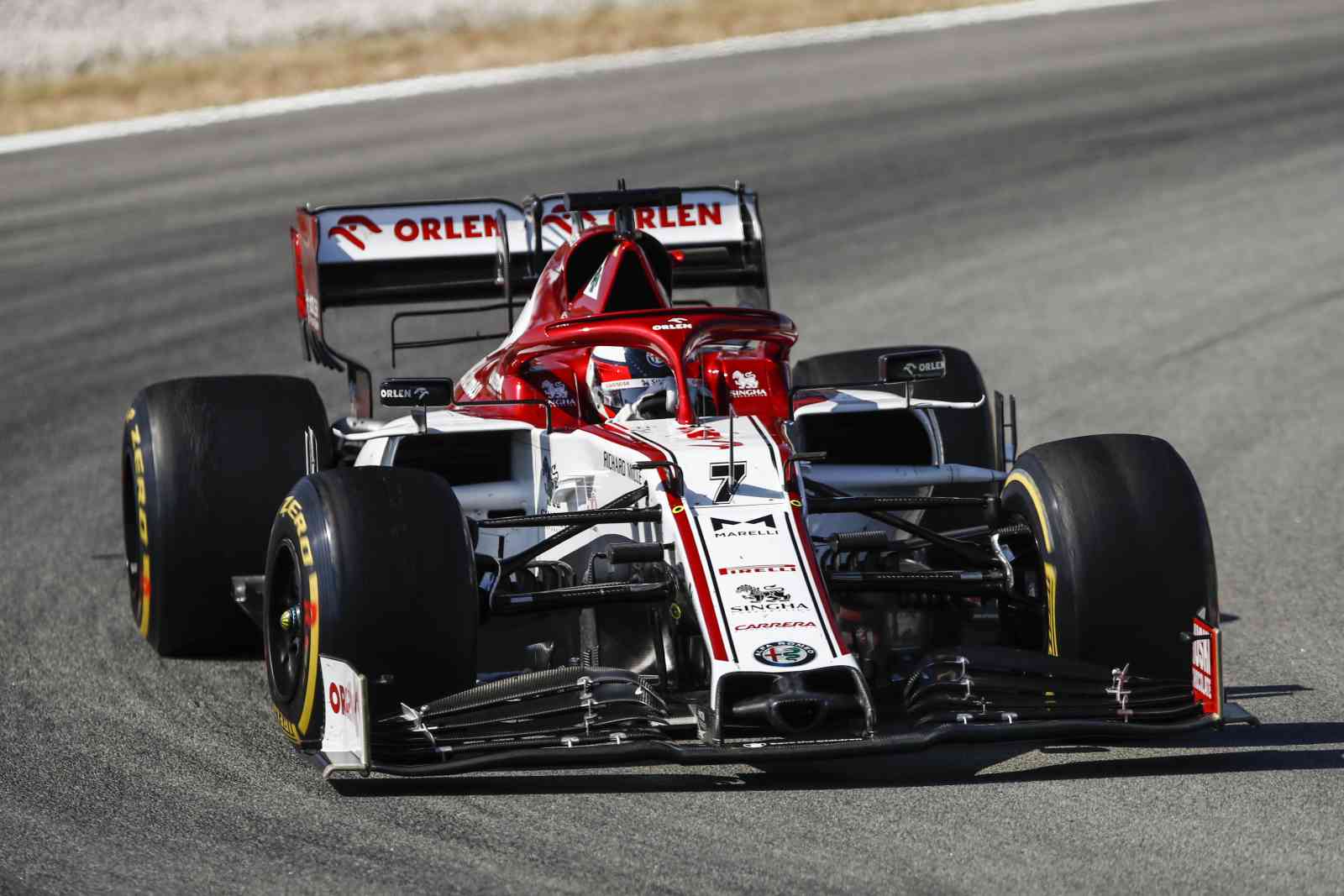 Kimi Räikkönen terminou a sexta-feira na 17ª colocação 