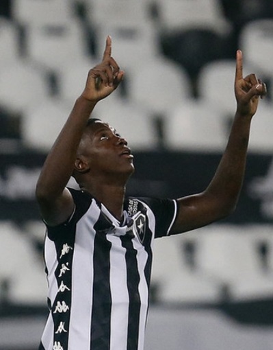 MATHEUS BABI - 7,0 - Mesmo sem muitas oportunidades na partida, Matheus Babi mostrou seu faro de artilheiro e aproveitou uma linda jogada de Guilherme para empurrar para o fundo do gol e marcar o gol de empate do Botafogo na partida. 