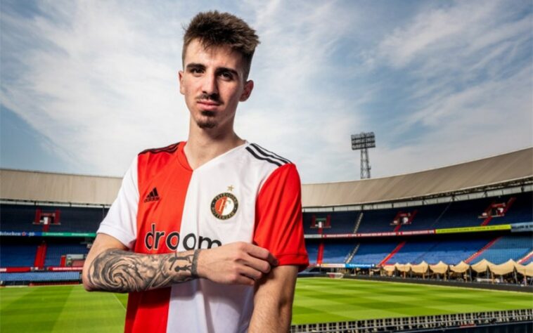 FECHADO - O Feyenoord anunciou a contratação de Bernardo Silva, do Benfica. O jovem meio-campista de 19 anos assinou um contrato de duas temporadas e vai começar jogando pela equipe B do clube holandês.