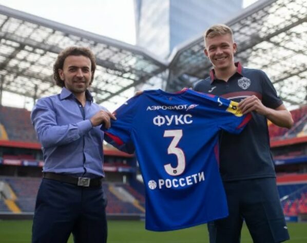 Bruno Fuchs (R$ 51 milhões) Em agosto de 2020, o Internacional oficializou a venda do zagueiro Bruno Fuchs para o CSKA, da Rússia. O Colorado definiu a venda do zagueiro ao clube russo por 8 milhões de euros (cerca de R$ 51 milhões).