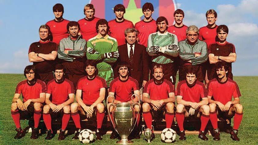 Steaua Bucareste - 1 título (1985–86).