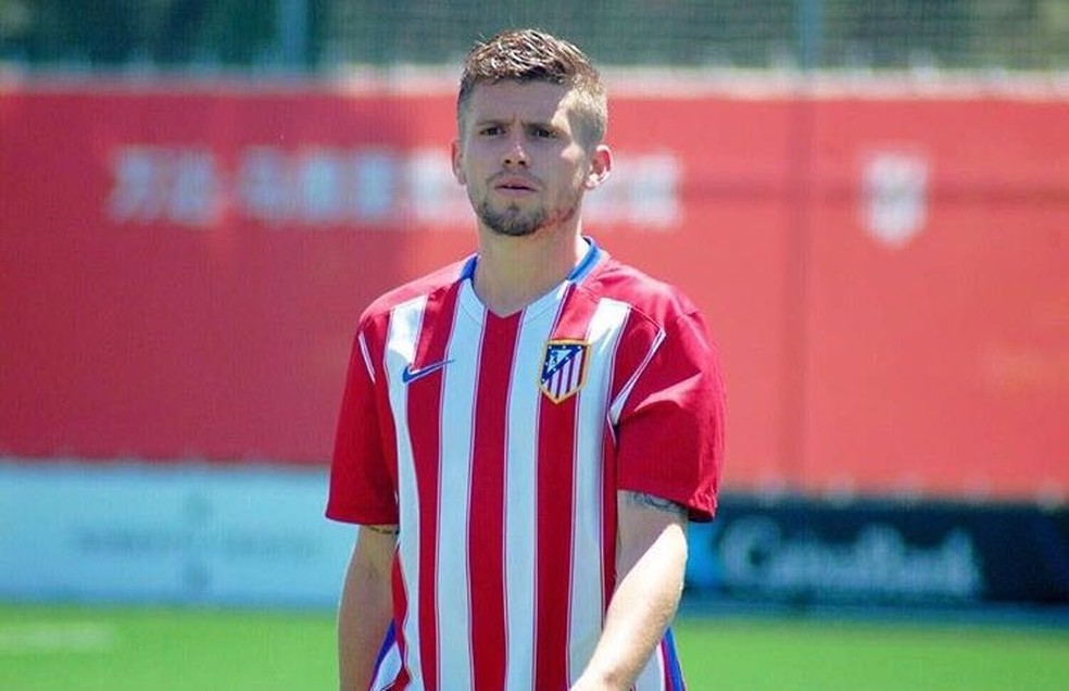 MORNO - O futuro do lateral esquerdo brasileiro, Caio Henrique, no Atlético de Madrid está nas mãos do técnico Diego Simeone, de acordo com o “As”. O brasileiro também tem interesse de outras grandes equipes do futebol europeu, como Benfica e Porto, em Portugal, e Olympique de Marseille, na França. 