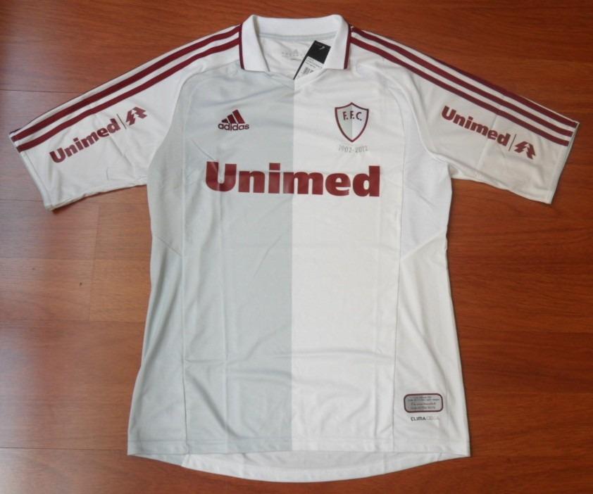 Em seu aniversário de 110 anos de fundação, o Fluminense lançou uma camisa especial nas cores cinza e branca. A peça, inspirada nos uniformes do clube em 1903 e 1904, tinha a utilização do primeiro escudo do clube.