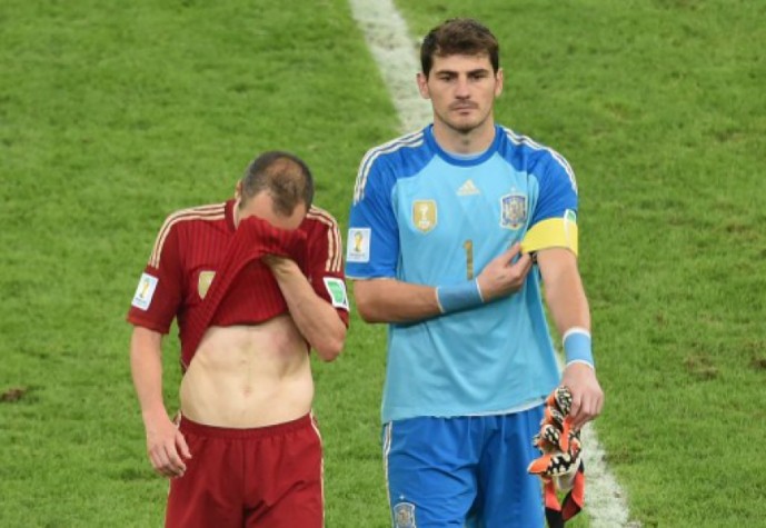 Aliás, ele foi um dos grandes nomes daquela equipe e realizou grandes defesas, como na final contra a Holanda, num “mano a mano” com Robben. Ele caiu para o outro lado, mas a bola foi tirada com o pé. Naquela ocasião, a Espanha venceu por 1 a 0, com gol de Iniesta, e sagrou-se campeã.