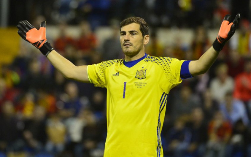 7º - Iker Casillas - Nacionalidade: Espanha - Posição: goleiro - Vitórias na carreira: 689 - Empates na carreira: 179 - Total de partidas sem perder na carreira: 868 jogos