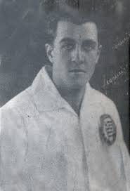 Del Debbio foi zagueiro no Corinthians e logo depois passou para treinador do Timão. Comandando a equipe, venceu quatro títulos estaduais durante a década de 40.