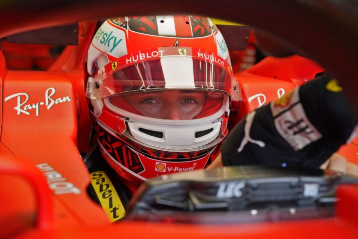 Charles Leclerc teve uma dura corrida e ficou em 14º lugar