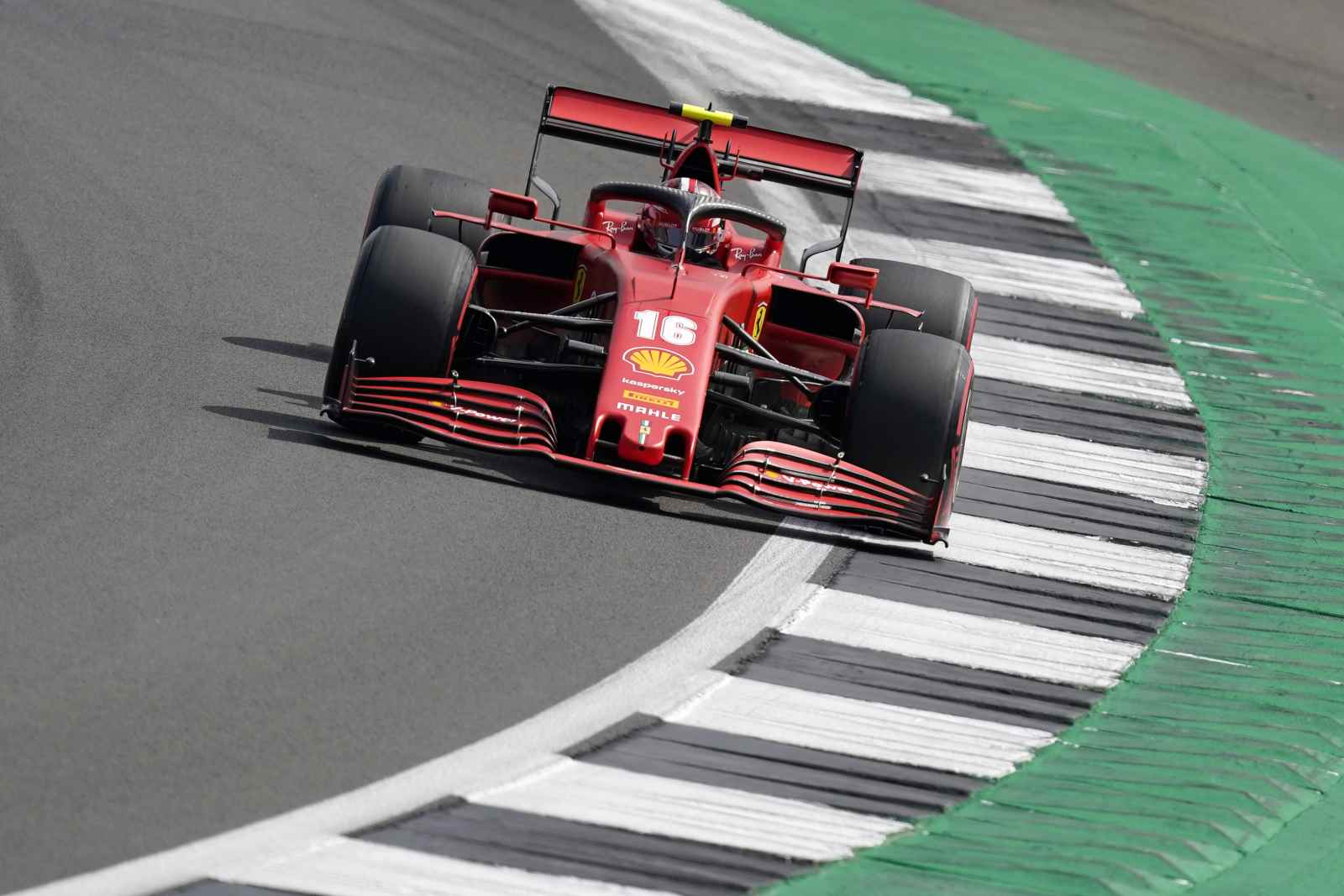 Charles Leclerc passou para o Q3, mas sem destaque acabou ficando em oitavo