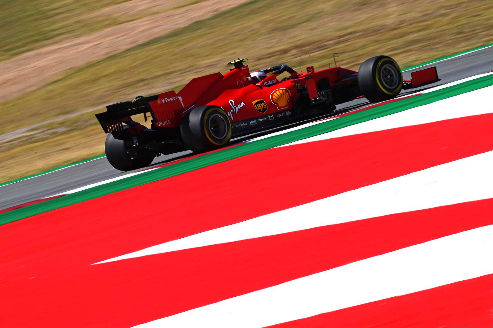 Charles Leclerc avançou ao Q3 de novo e larga em nono 